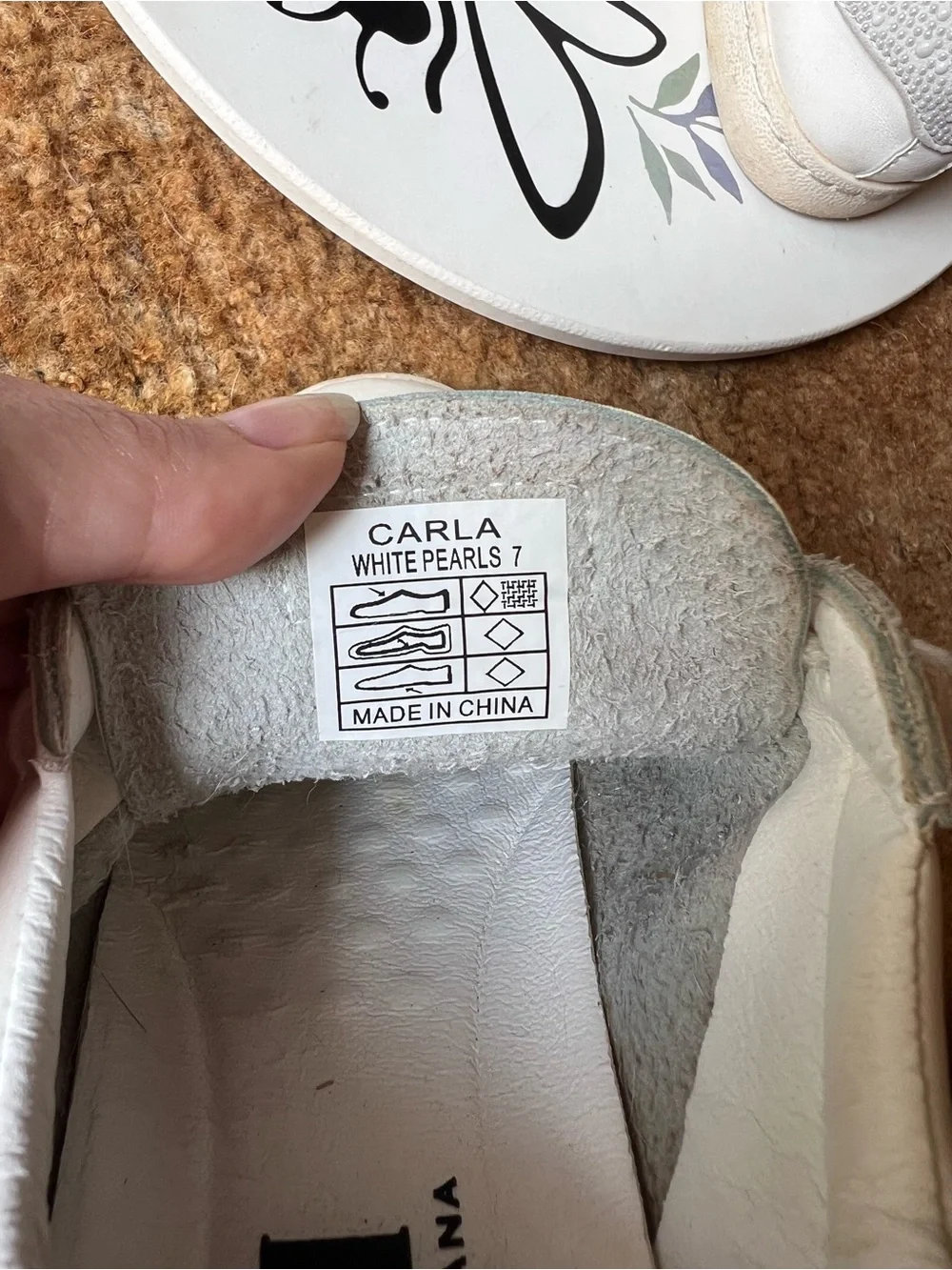 Woman’s VINTAGE HAVANA Carla Sneaker white Pearl Star size 7.